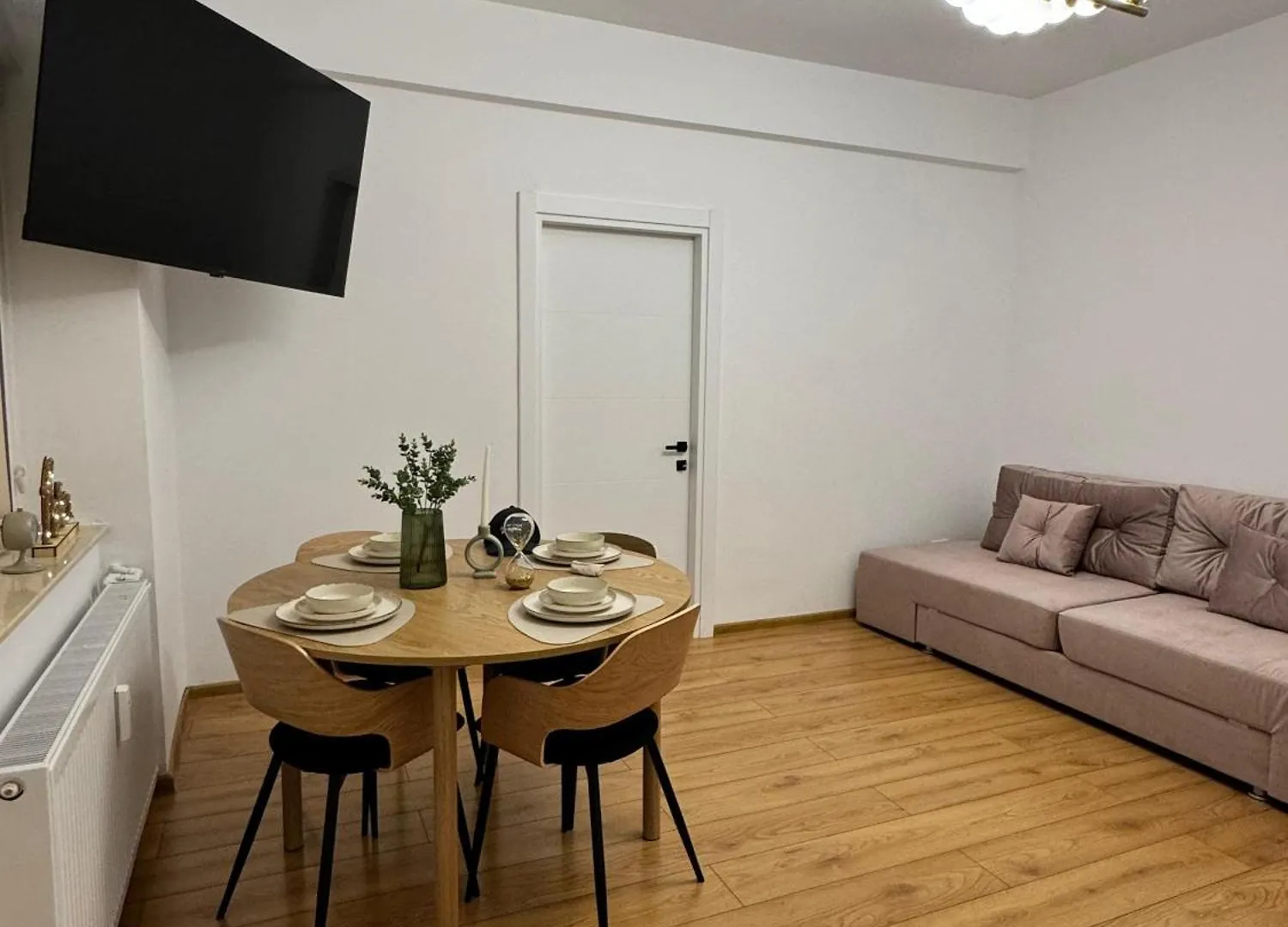 Beautiful Apt With Two Bedrooms Bukarest Apartment