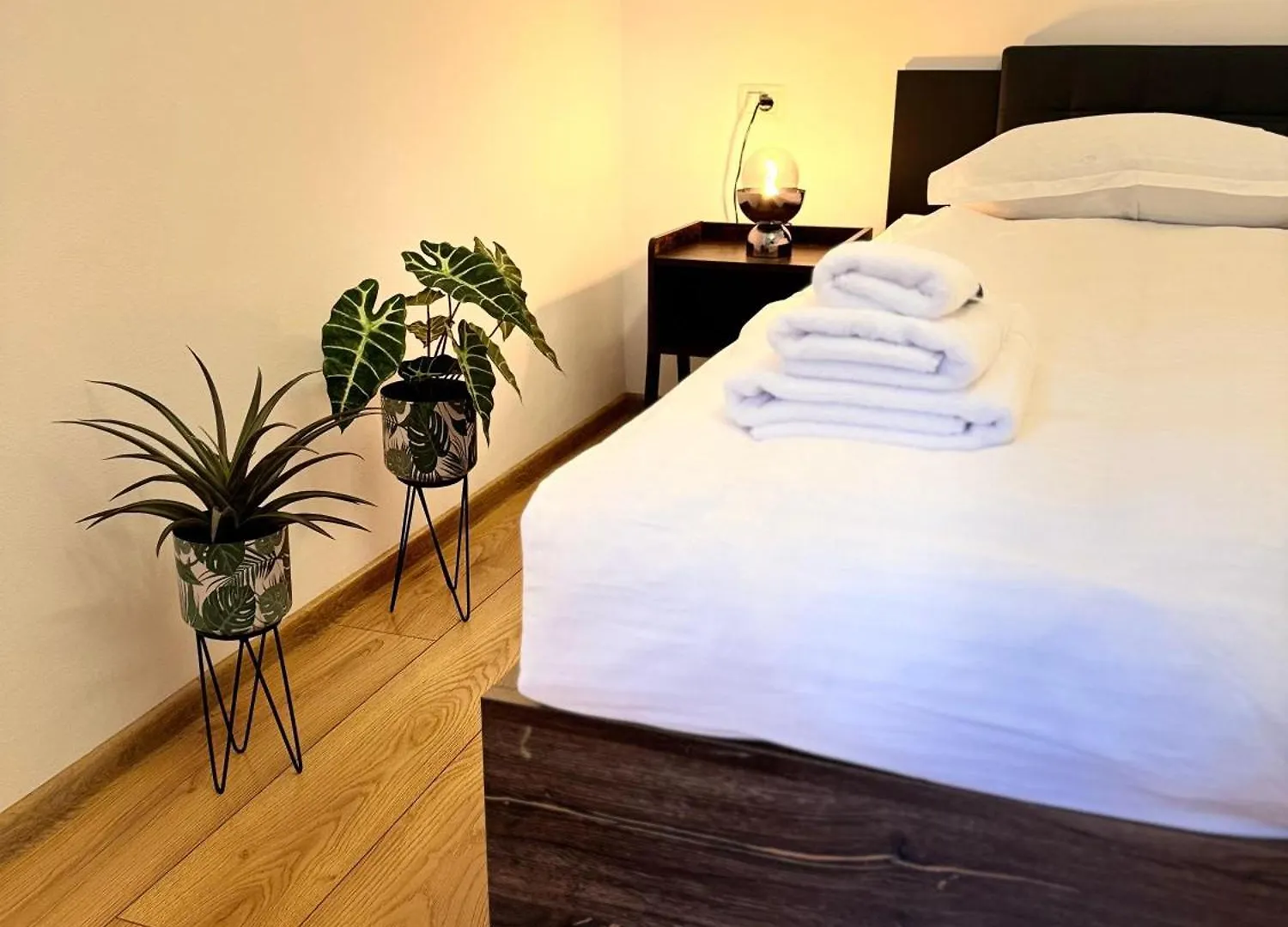 Apartment Beautiful Apt With Two Bedrooms Bukarest
