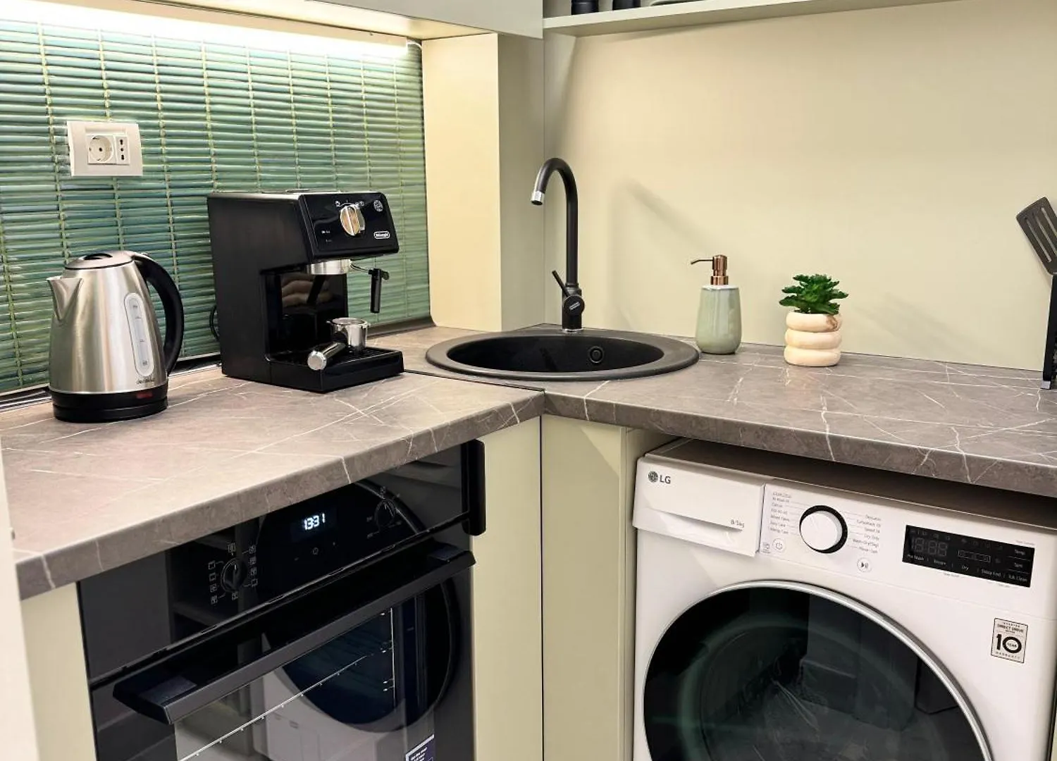 Beautiful Apt With Two Bedrooms Bukarest Apartment