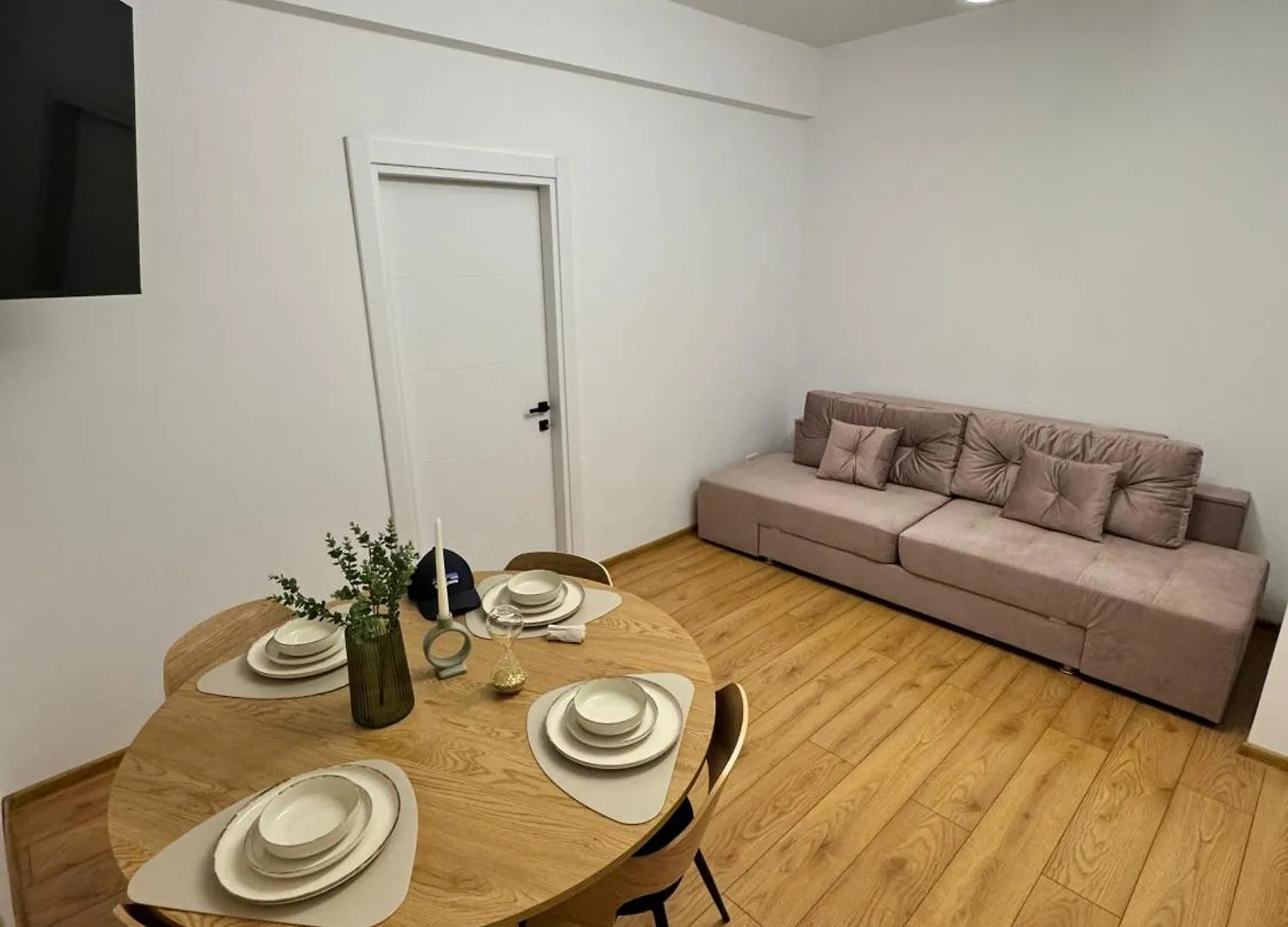 Apartment Beautiful Apt With Two Bedrooms Bukarest