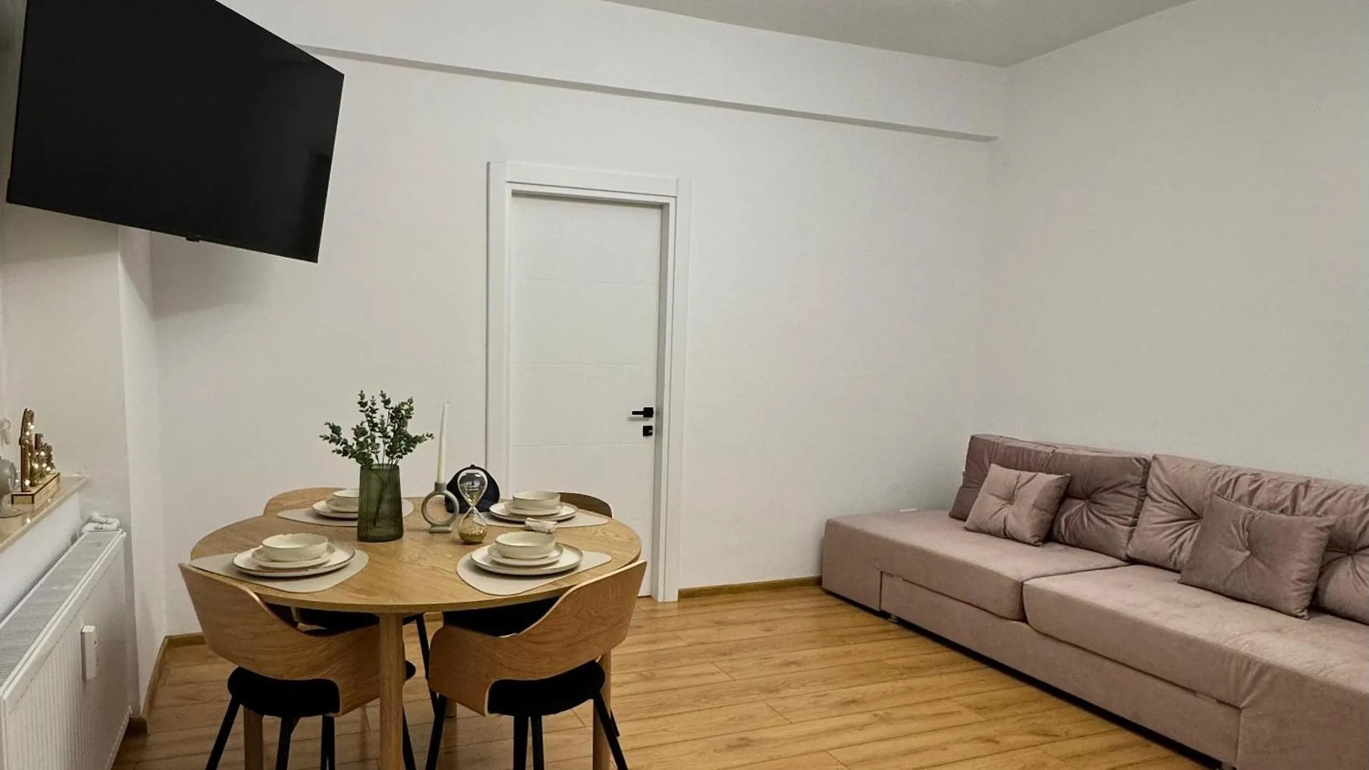 Beautiful Apt With Two Bedrooms Bukarest